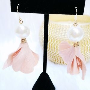 Qbe Petal Pearl Earrings Pink